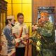 Pangdivif 3 Kostrad Disambut Bupati Bone Dengan Adat Bugis