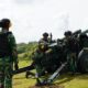 Pangdivif 3 Kostrad Tinjau Latihan Yonarmed 6 Kostrad, Ikut Tembak Meriam 105 mm dan Lanjutkan Bakti Sosial