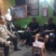 Bhabinkamtibmas Kelurahan Gambir Bangun Kedekatan Lewat Sambang Pos Kamling RW 04