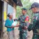 Satgas Pamtas Yonarhanud 2 Kostrad Berikan Bantuan Sembako Masyarakat Perbatasan