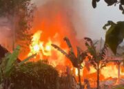 Dibawah Guyuran Hujan,Sebuah Rumah di Pemalang Ludes Terbakar 