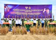 Panglima TNI Dampingi Menhan RI Tinjau Panen Kedelai Garuda Merah Putih di Lampung Utara