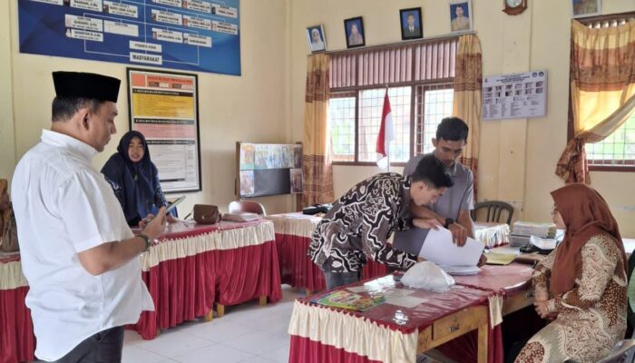 Wakil ketua II dampingi penyaluran smart tv untuk sekolah di Nagan Raya