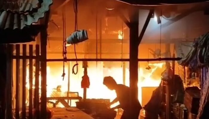 Korsleting Listrik Diduga Jadi Penyebab Kebakaran Ruko Daging di Pasar Toboali