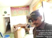 Staff Desa Legok Sukamaju Kecamatan Kemiri Tiduran Di Ruang Tamu Saat Jam Kerja dan Ada Tamu