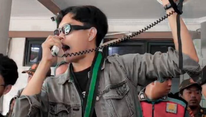 Prestasi Dirayakan, Publik Dipertanyakan.? Ketika Tata Kelola Terjebak Simbolisme! 