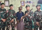 Wujud Kesadaran Hukum, Warga Lakmanen Selatan Serahkan Senjata Api ke TNI