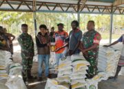 Agar Berjalan Dengan Lancar dan Tepat Sasaran, Babinsa Koramil Kokonao Dampingi Petugas Bulog Salurkan Bantuan Raskin