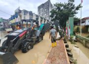 Alutsista Yonzipur 10 Kostrad Bersihkan Sisa Material Kabupaten Aceh Tamiang