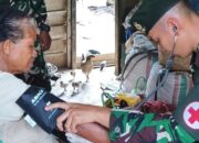 Jaga Kesehatan Masyarakat Perbatasan, Satgas Pamtas Gelar Yankes Door to Door