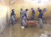 Satgas Yonzipur 10 Kostrad Bersihkan Material Pasca Banjir Bandang di Aceh Tamiang