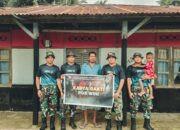 Satgas Pamtas Yonarhanud 2 Kostrad Gelar Karya Bakti untuk Warga Perbatasan