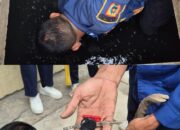 Kunci Motor Kecemplung di Got Saluran Air, Warga Lapor Ke Damkar