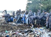 Nyatakan Perang Terhadap Sampah, TNI Bergerak Serentak Bersihkan Lingkungan