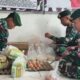Hadir untuk Rakyat, Yonarmed 12 Kostrad Bagikan Sembako di Wilayah Perbatasan