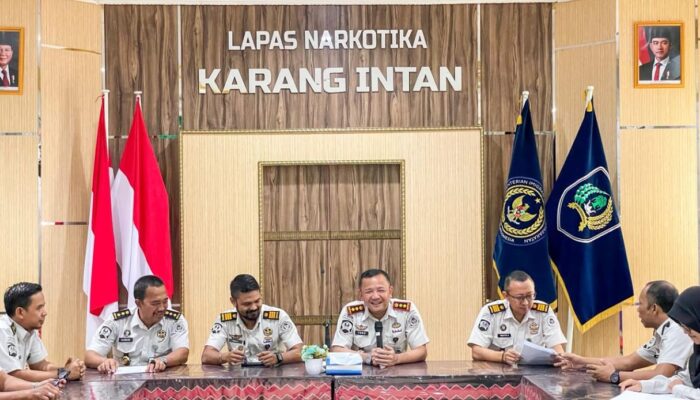 Kalapas Narkotika Karang Intan Pimpin Evaluasi Zona Integritas Bersama Tim ZI