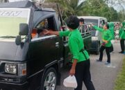 Ramadan Penuh Berkah, Koramil 1710-07/Mapurujaya Berbagi Takjil untuk Warga