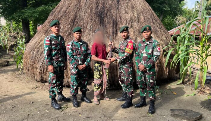 Satgas Pamtas Yonarhanud 2 Kostrad Terima Senjata Api, Bukti Keberhasilan Pembinaan Teritorial di Perbatasan