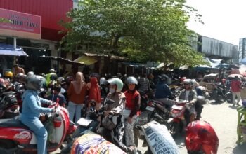 Jelang Lebaran 2026, Pasar Pagi Pemalang Membludak, Ketupat Masih Jadi Primadona Warga