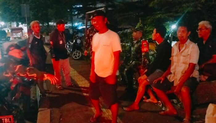 Patroli Malam Minggu di Jatinegara, Aparat dan Warga Bersinergi Jaga Keamanan Wilayah