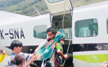 Anak 6 Tahun Korban Aksi Kebrutalan OPM di Kabupaten Puncak Dievakuasi Petugas dan Medis