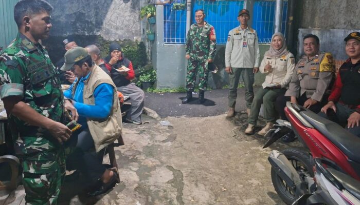 Patroli Komduk Koramil Cipayung, Sinergi TNI-Polri dan Warga Jaga Malam