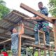 Yonarmed 12 Kostrad Tebar Manfaat di Perbatasan, Bedah Rumah Hadirkan Senyum untuk Warga