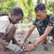 Satgas TMMD Kodim 1710/Mimika Tanamkan Kepedulian Lingkungan Lewat Penanaman Mangrove Bersama Anak-Anak