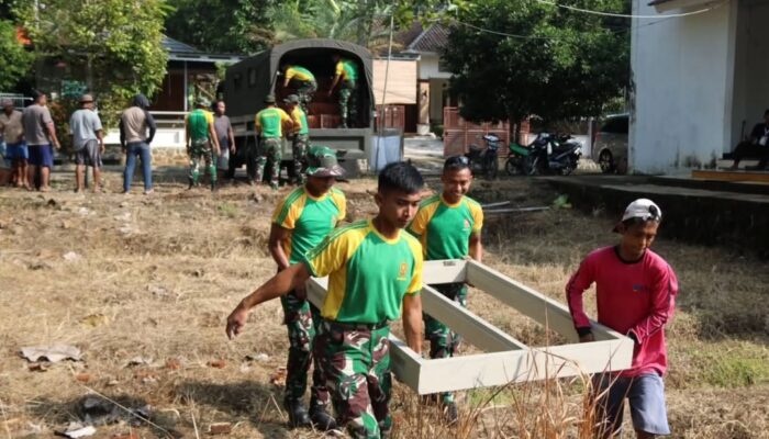 Yonif 323 Kostrad Bangun Pesantren Bersama Warga Lakbok