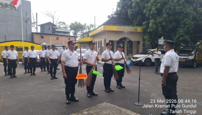 Wujud Nyata Kepedulian Polisi Terhadap Lingkungan, Polsek Johar Baru Canangkan “Jaga Jakarta Bersih dan Asri”