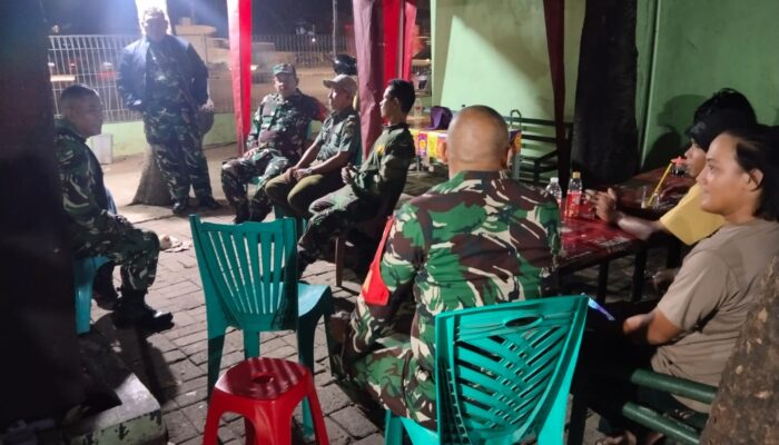 Babinsa Koramil 06/Cakung Bersama Tiga Pilar dan Warga Perkuat Patroli/Siskamling, Wujudkan Lingkungan Aman