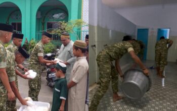 Bukan Sekadar Bakti Sosial, Program SEJUK Yonif TP 859/RBK Menyatukan Prajurit dan Masyarakat Dalam Kebersamaan