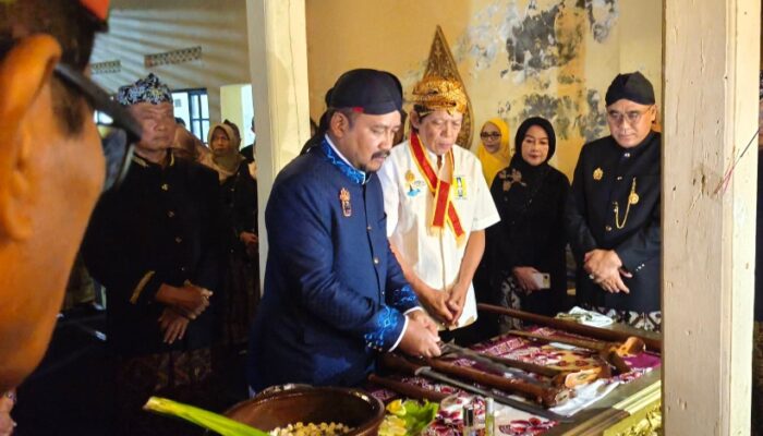 Berbeda! Tradisi Jamasan Pusaka Pemalang Kini Digelar Malam Hari di Ndalem Notonagoro