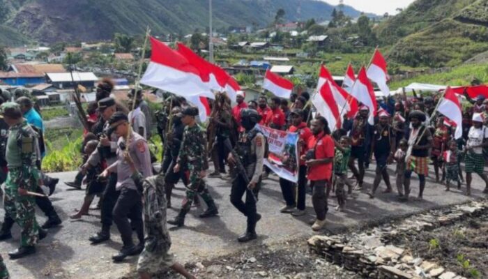 Peringatan Hari Lahir Pancasila, 800 Warga Puncak Jaya Kirab Bendera 50 Meter