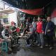 Babinsa Koramil 05/Kramatjati-Makasar dan Warga Gelar Patroli Malam Perkuat Kamtibmas di Halim Perdanakusuma