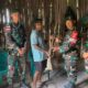 Yonarmed 12 Kostrad Terima Penyerahan Senjata Api dari Warga Perbatasan