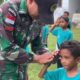 Yonarmed 12 Kostrad Tanamkan Disiplin dan Jiwa Nasionalisme kepada Generasi Perbatasan Melalui Pelatihan PBB