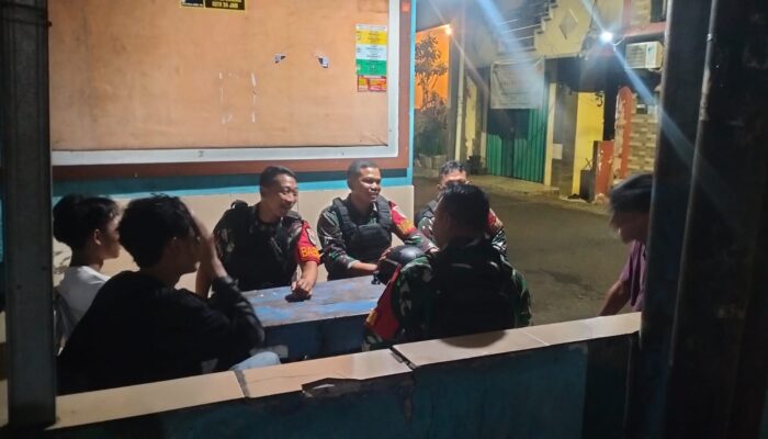 Babinsa Koramil 04/Pulogadung dan Komduk Gelar Patroli Malam, Wujudkan Rawamangun yang Aman dan Kondusif