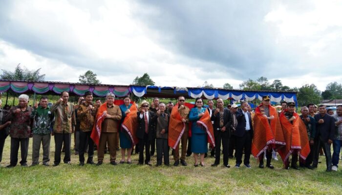 Bupati JTP Hutabarat Salurkan Bantuan Masif, Tunjukkan Komitmen Kerja Nyata dan Pastikan Perbaikan Infrastruktur