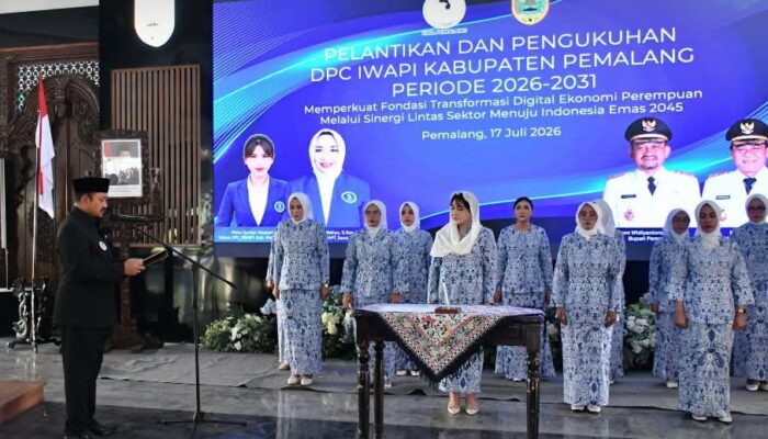 Bupati Anom Widiyantoro Kukuhkan Pengurus DPC IWAPI Pemalang, Dorong Perempuan Pengusaha Naik Kelas