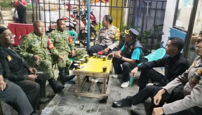 Patroli/Siskamling Koramil 06/Cakung Perkuat Sinergi Tiga Pilar dan Warga, Wujudkan Wilayah Aman dan Kondusif