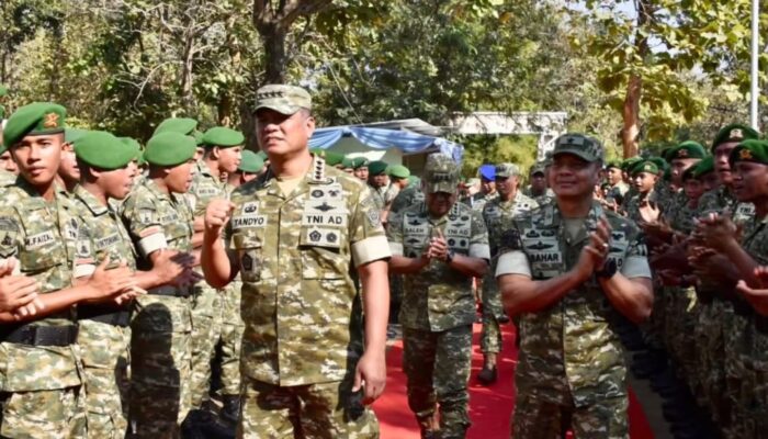 Wapang TNI dan Menhan RI Tinjau Yon TP di Jawa Timur, Pastikan Kesiapan Operasional Satuan