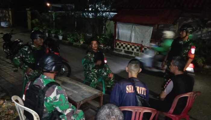 Babinsa Koramil 04/Pulogadung Gelar Patroli Bersama Komduk Wujudkan Wilayah Aman dan Kondusif