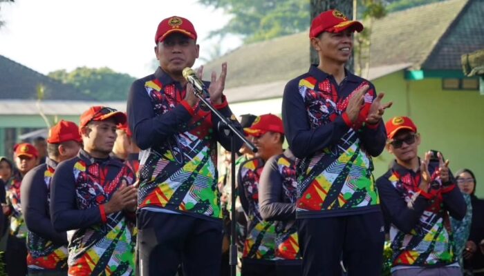 Pangdivif 2 Kostrad Lepas Ribuan Peserta Fun Bike HUT ke-60 Brigif 18