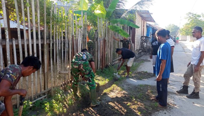 Semangat Gotong Royong Satgas TMMD ke-129 Kodim 1505/Tidore dan Warga Bangun Drainase di Desa Lolobata