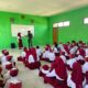 Yonkes 2 Kostrad Tanamkan Disiplin dan Pola Hidup Sehat kepada Pelajar melalui MPLS