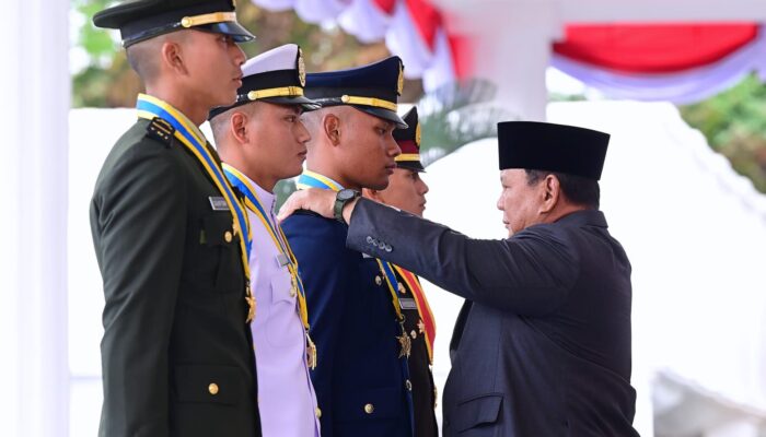 Panglima TNI Hadiri Upacara Prasetya Perwira (Praspa) TNI dan Polri Tahun 2026 di Istana Negara