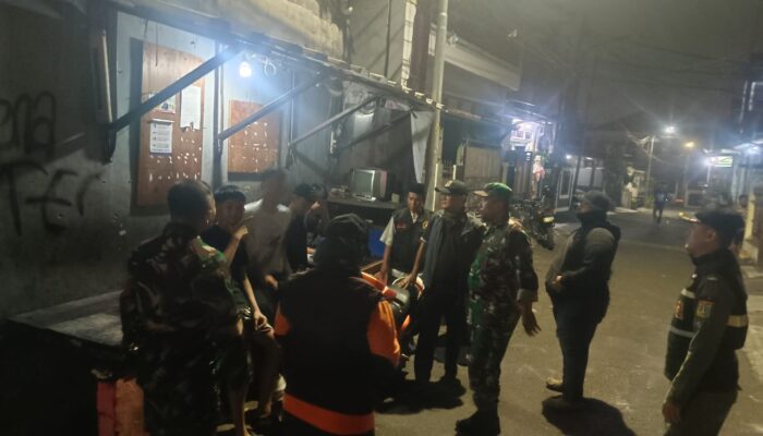 Babinsa Koramil 08/Duren Sawit Bersama Unsur Komduk Gelar Patroli Malam