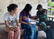 Yonarmed 12 Kostrad Perkuat Binter Humanis Melalui Pelayanan Kesehatan Keliling di Perbatasan