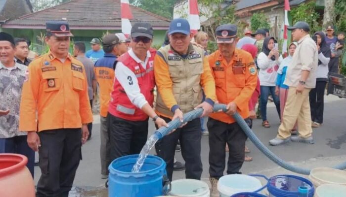 Krisis Air di Pemalang, Plt Bupati Nurkholes Terjang Kekeringan Salurkan 166 Ribu Liter Air Bersih